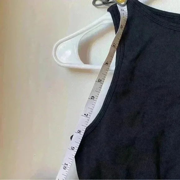 Cropped Workout Tank Top, Size M, Stretchy & Supportive black workout top yoga - Picture 7 of 9